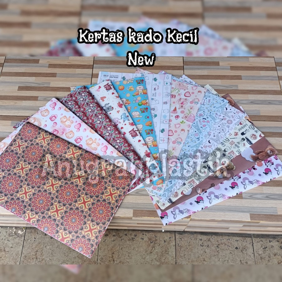 

Kertas Kado ( Kecil ) uk 64 cm x 49,5 cm / bungkus souvenir PER PCS