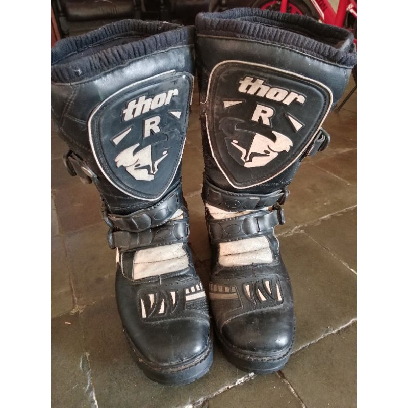 sepatu trail thor bekas