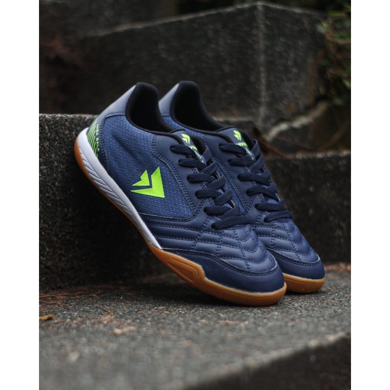 Bonus Deker Sepatu Futsal Sevspo Top Imbasala Fury Boltwave Biru Navy Volt