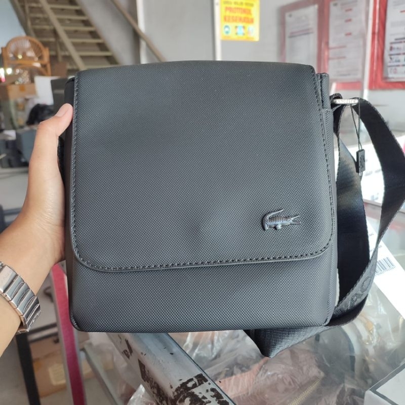 lacoste man bag hitam