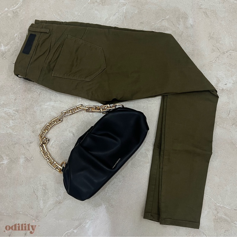 Preloved Celana Stradivarius Skinny Body Shape EUR 36