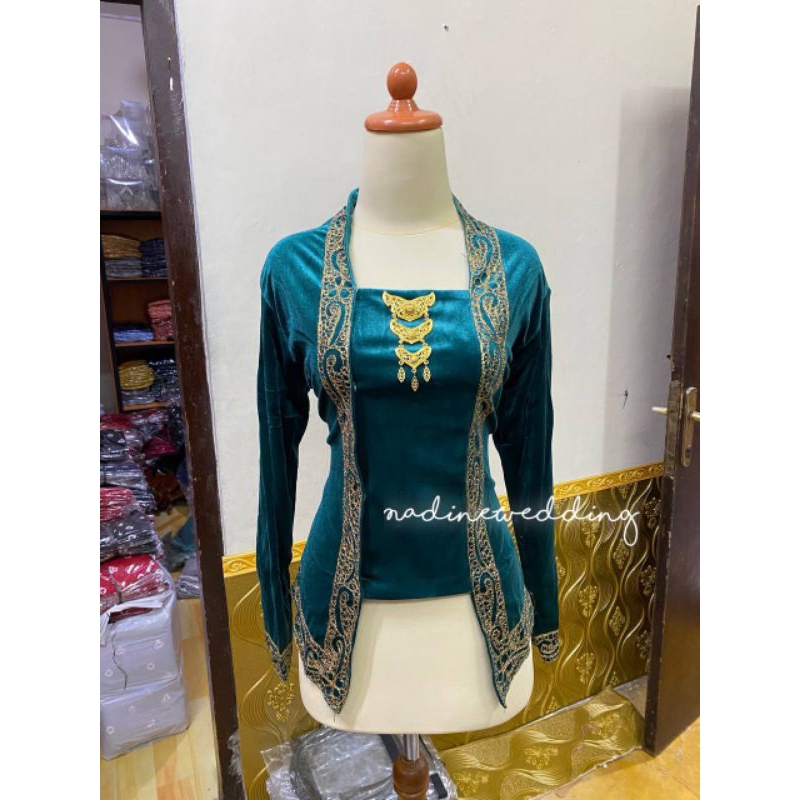 Kebaya Kutubaru - Bordir Bella, Warna Hijau Botol / Bludru Premium