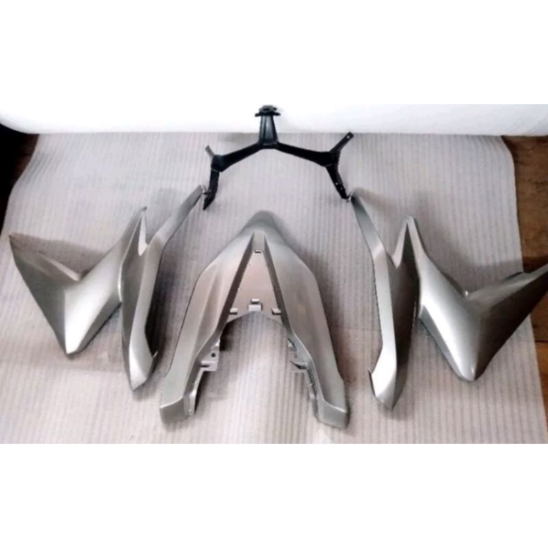 caver bodi dudukan lampu depan sayap depan Vario 125-150 all new silper