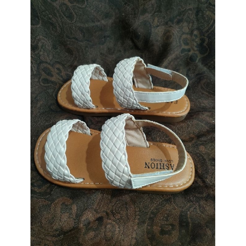 sandal preloved/sandal anak preloved/sepatu anak preloved/sepatu anak preloved/sepatu anak  mura