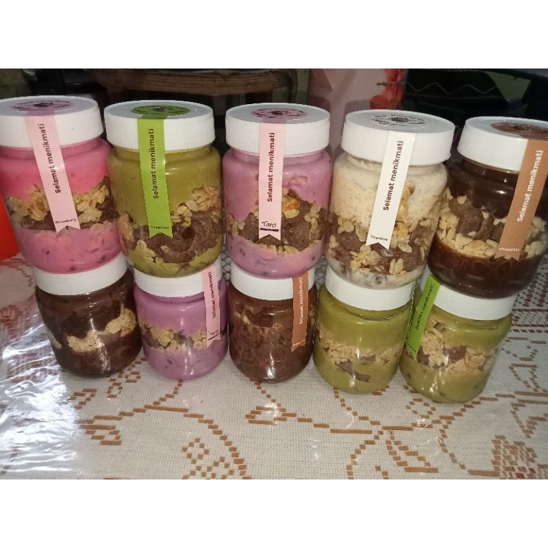 

CHOCO CRUNCHY JAR 200ML 4 VARIAN RASA COKLAT, STRAWBERRY, GREENTEA, TIRAMISU, TARO