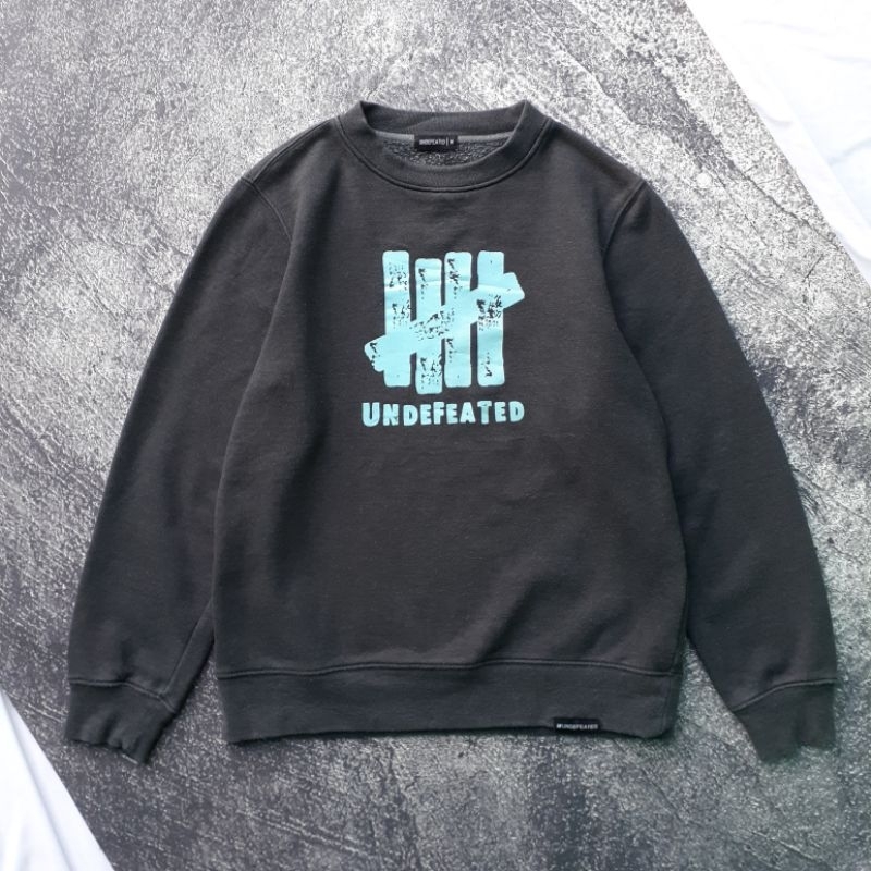 CREWNECK SWEATSHIRT UNDEFEATED