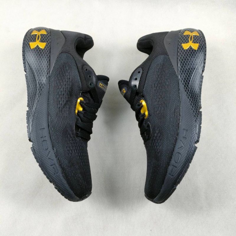 Jual Sepatu Under Armour Hovr Machina Black Gold