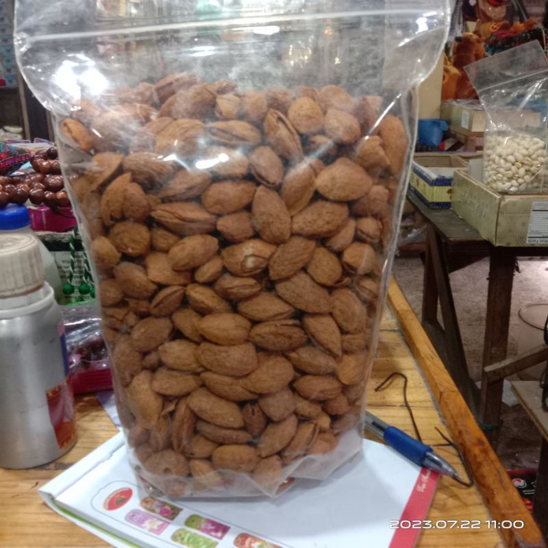 

Kacang almun panggang renyah