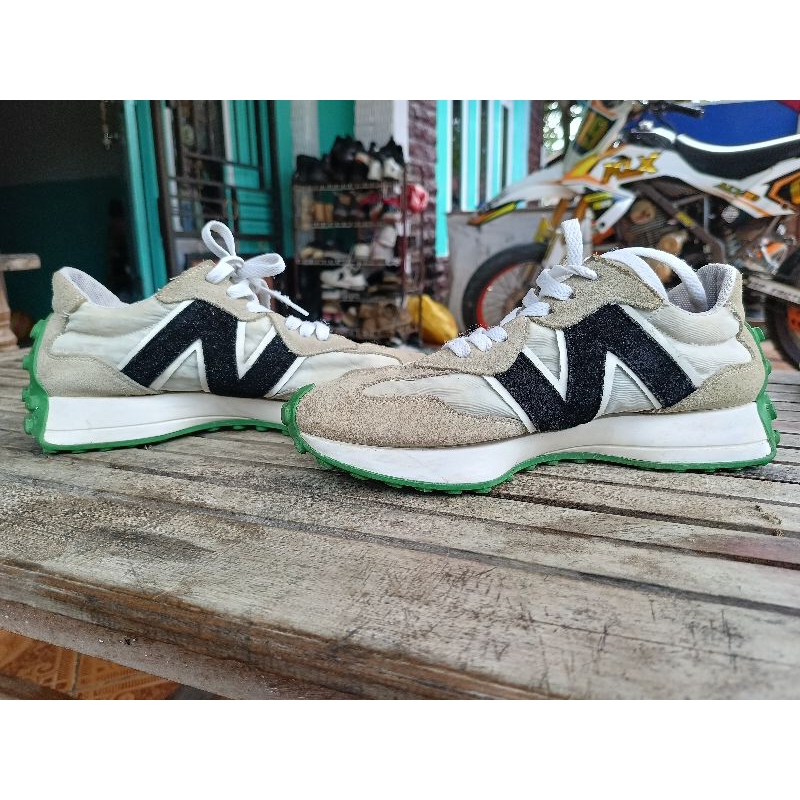 Bootleg NB 327 GreyGreen Outsole