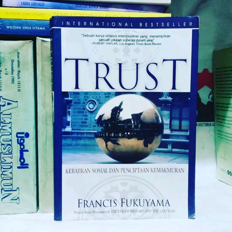 Buku-buku Francis Fukuyama / Kemenangan Kapitalisme dan Demokrasi Liberal / Trust: Kebijakan Sosial 