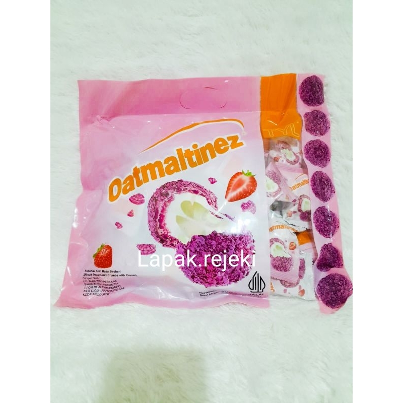 TYL Oatmaltinez Strawberry Balls / Biskuit Bola Isi krim Strawberry 300gram