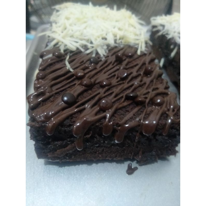 

brownies kukus size M brownies topping keju coklat