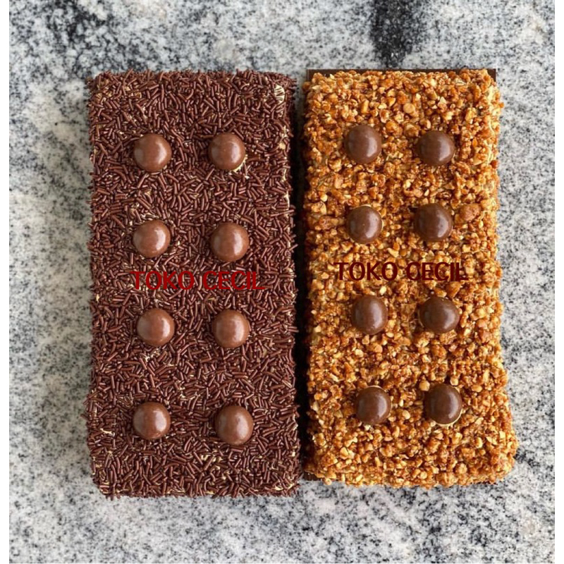 Kue Bolu Moka Jadul Ukuran 21x11cm Topping Meses Coklat Cokelat & Kacang Nougat