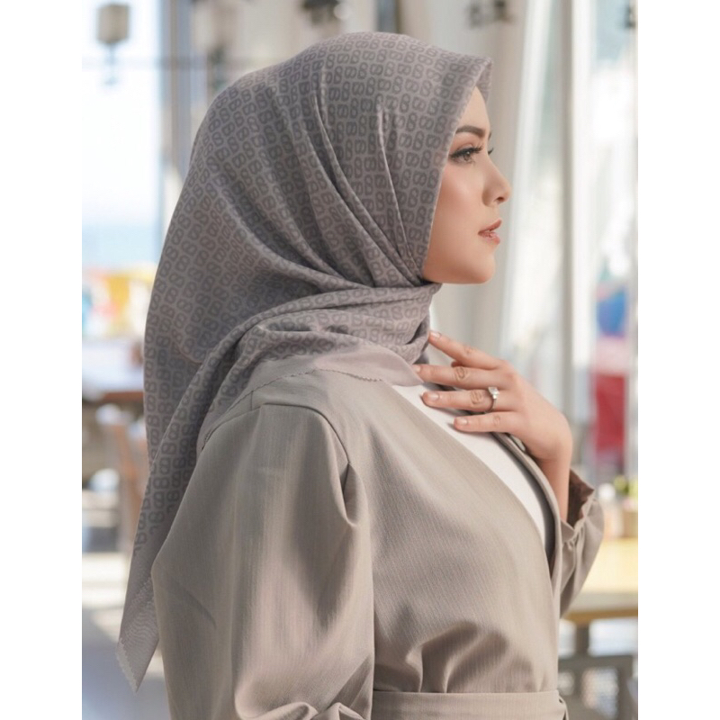 Tapis Square Buttonscarves