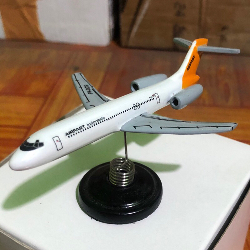 miniatur pesawat per Airfast Indonesia