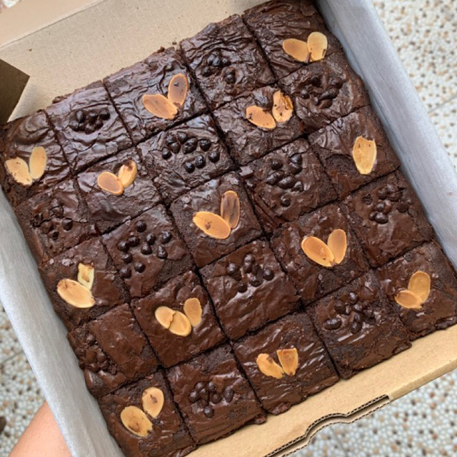 

Fudgy Brownies Premium 20x20