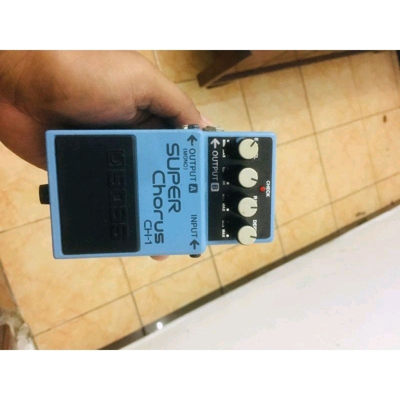 efek gitar boss chorus second