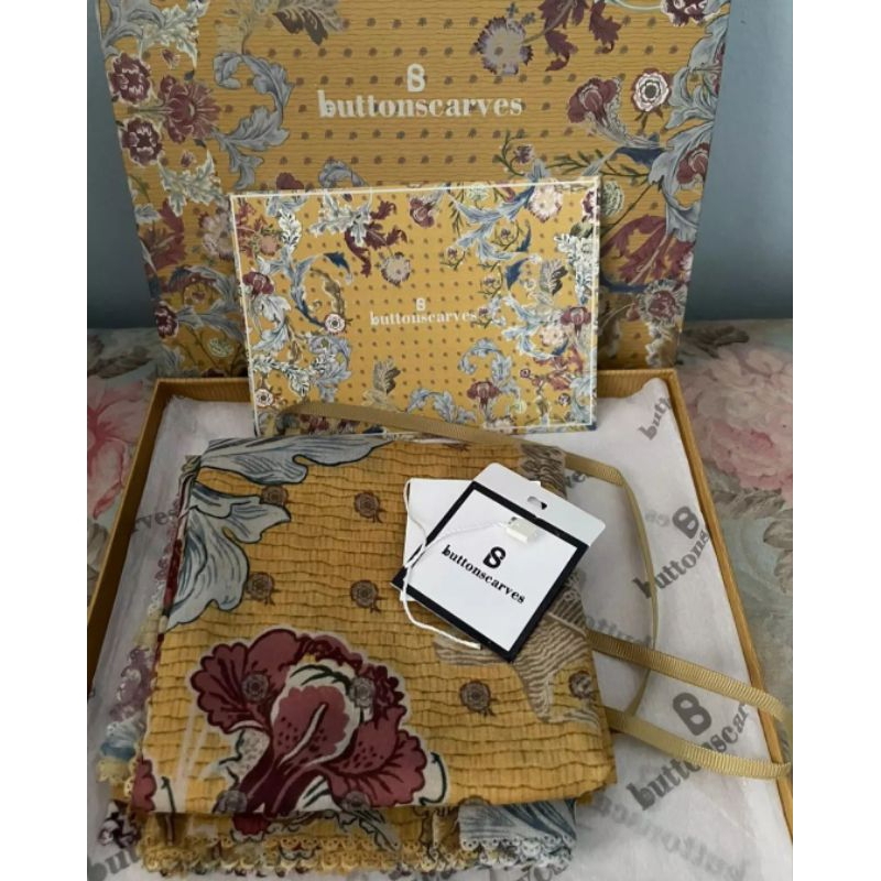 Royal series buttonscarves