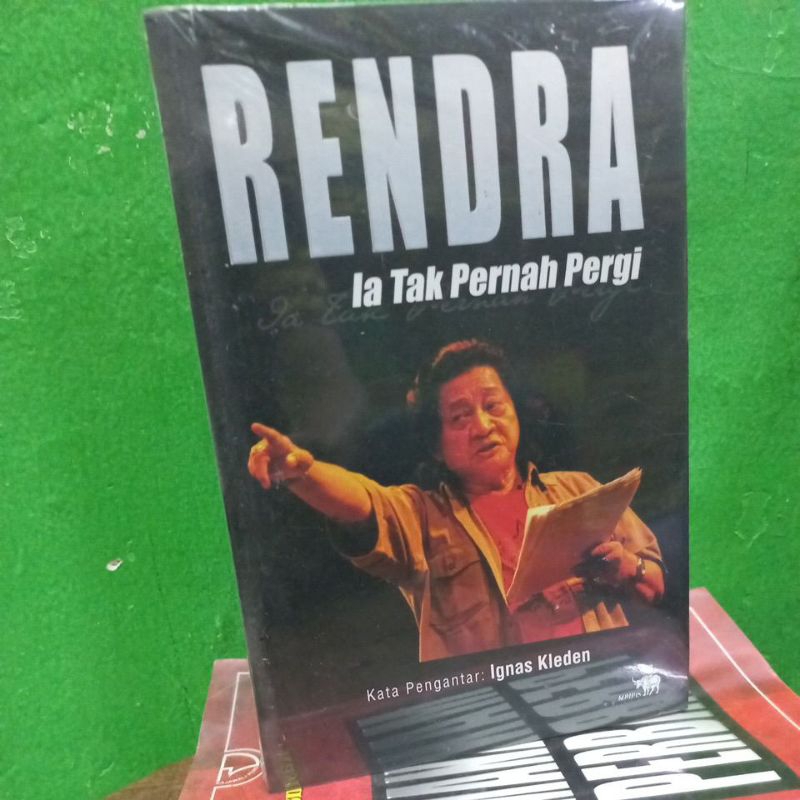 Buku RENDRA Ia Tak Pernah Pergi