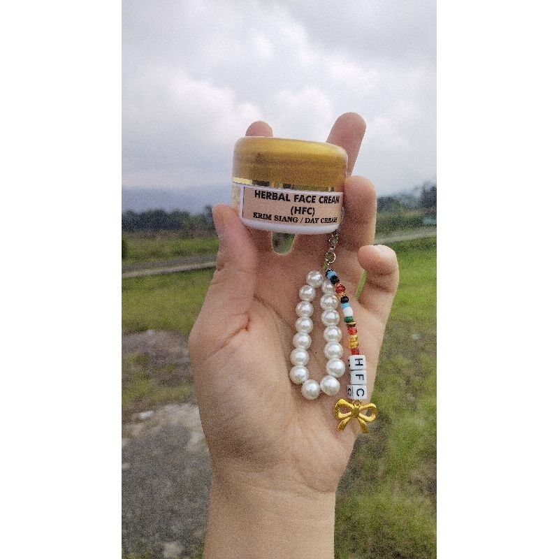 Day Cream and Night Cream HFC (HerbaL Face Cream) si pembuat wajah cantik muLus , putih bersih, Glow
