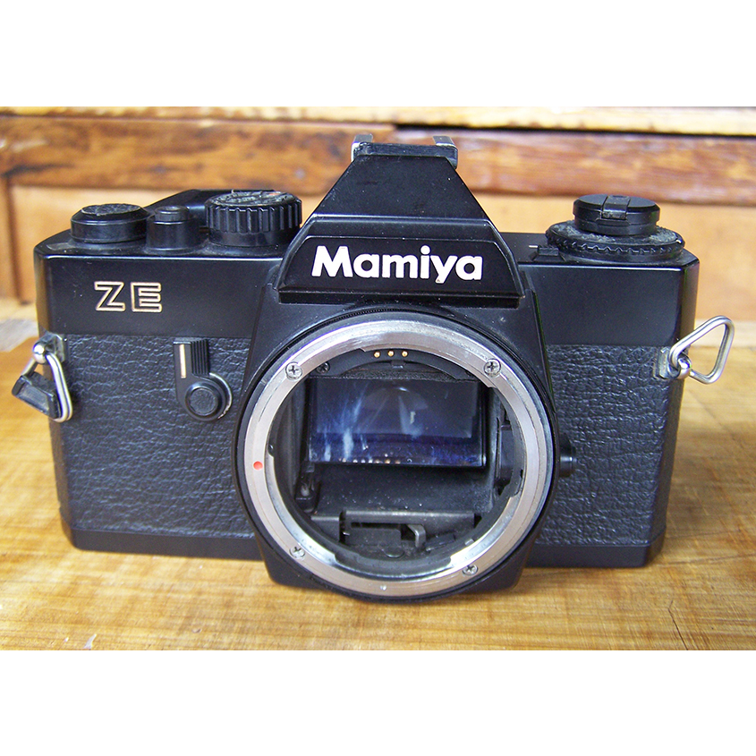 bangkai kamera analog jadul - MAMIYA ZE -code201