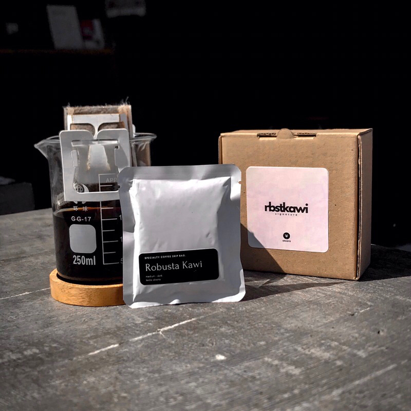

DRIPBAG SPECIALTY | KOPI INSTAN SARING | (4 pcs) Robusta Signature Kawi