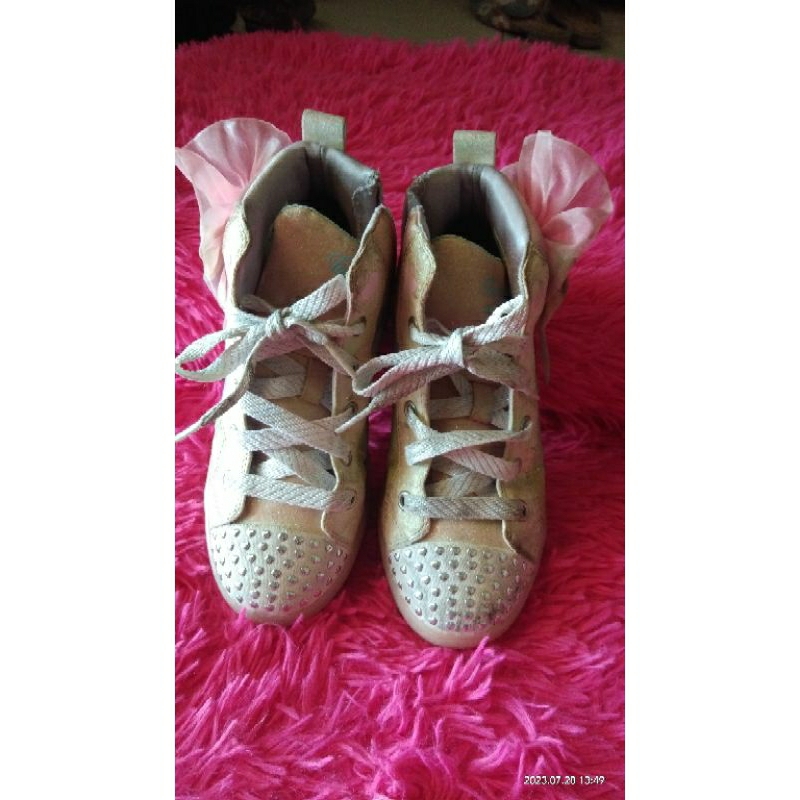 Preloved sepatu skechers size 33