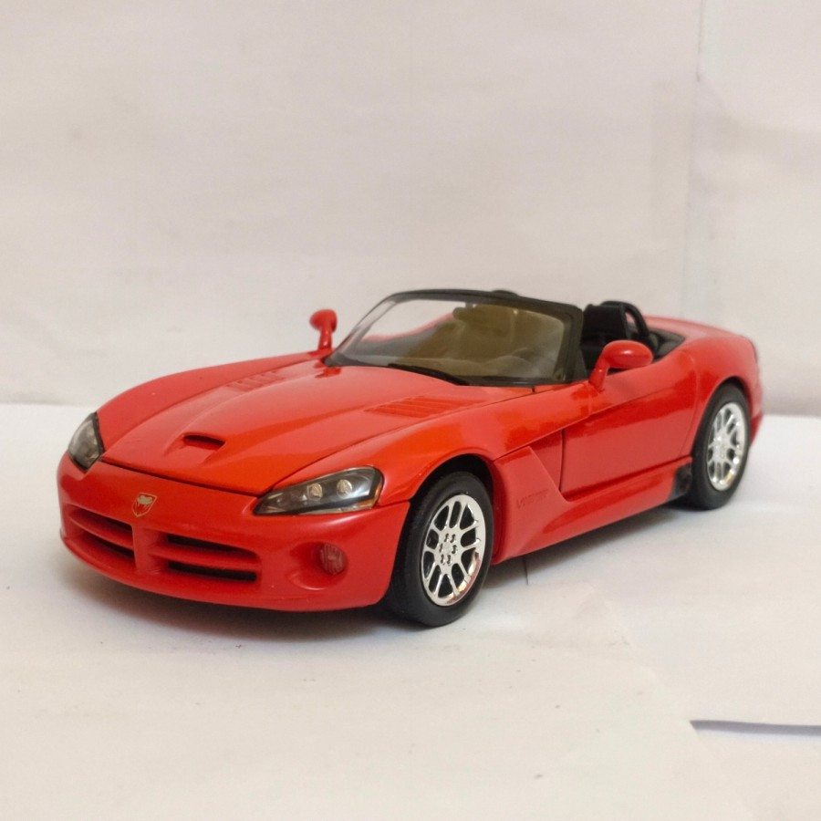 Dodge viper SRT-10 merah Welly skala 1:24 Diecast mobil sport original
