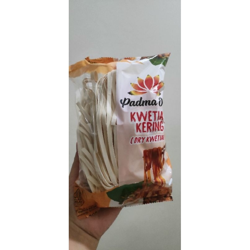 

Kwetiaw kering halal cap Padma Mie