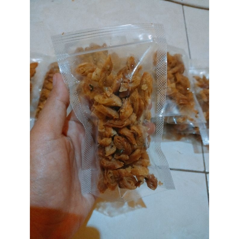 

Lumring (lumpia kering) gurih/pedas/pedas gurih/pedas daun jeruk