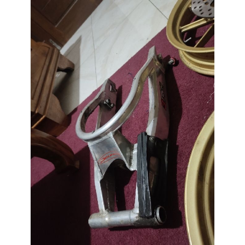 Swing Arm Delkevic CBR150R