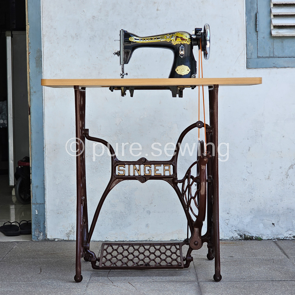 Mesin Jahit merk TYPICAL ASLI JEPANG Dan Kaki Dayung Singer