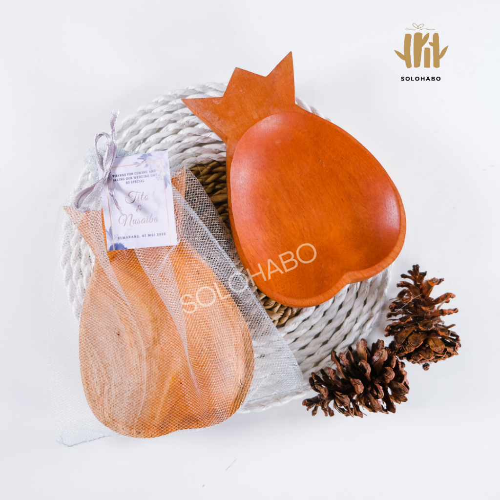Souvenir pernikahan/souvenir/gift/sovenir premium/piring kayu/souvenir wedding/piring/piring cantik/