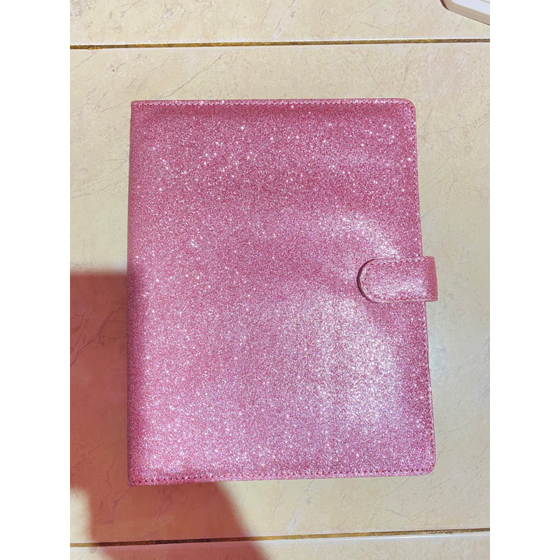 

Binder Glitter Pink 26 Ring ukuran B5