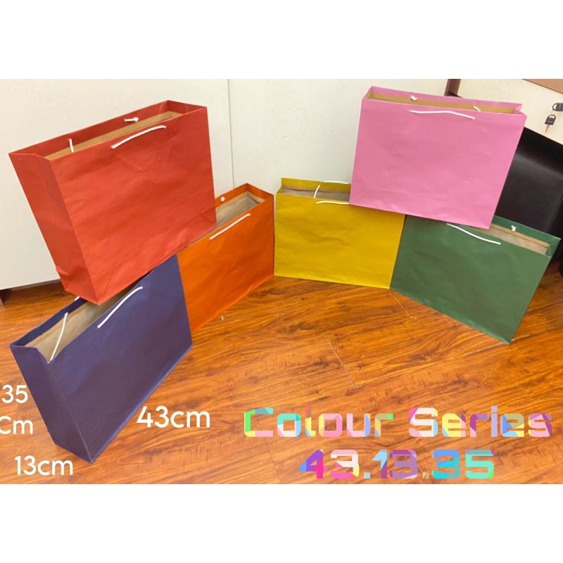 

Tas kertas Souvenir / paper bag Warna warni uk xxl