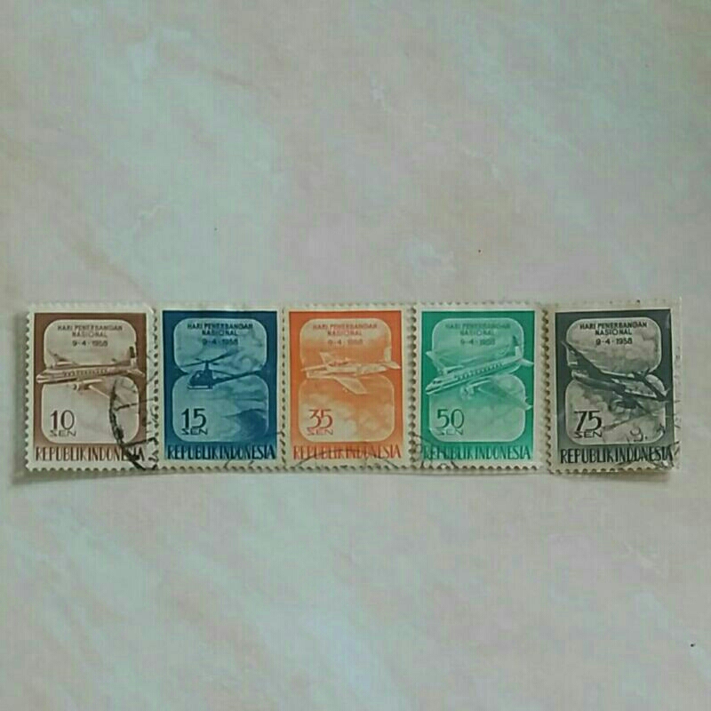 

(AB) Perangko Indonesia 1958 Hari Penerbangan Nasional Set Lengkap 5pcs Used