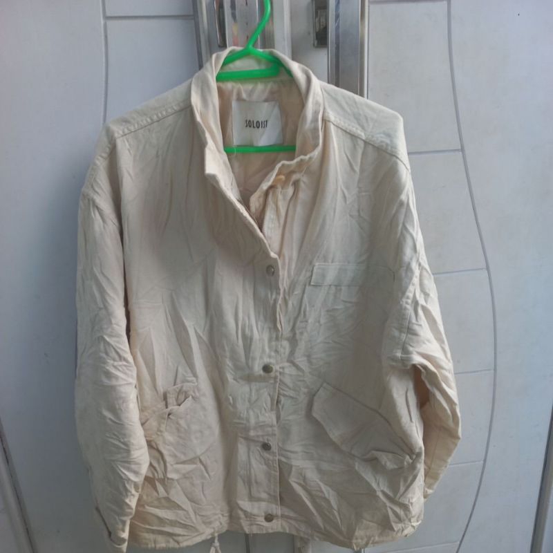 Jacket Jeans warna krem brand Soloist
