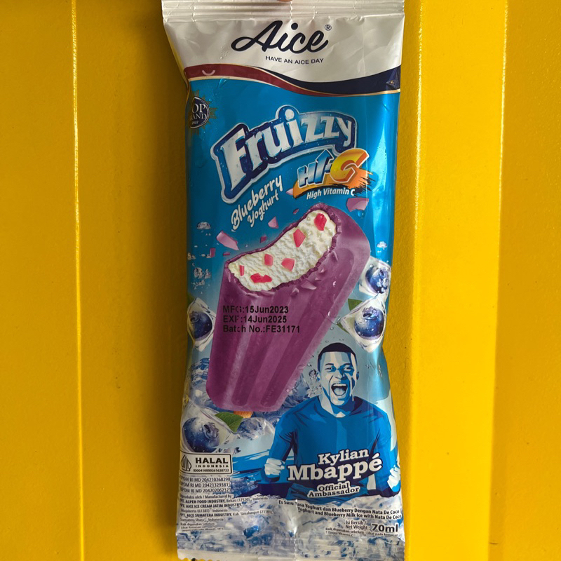 

Es Krim Aice Fruizzy BlueBerry Yoghurt