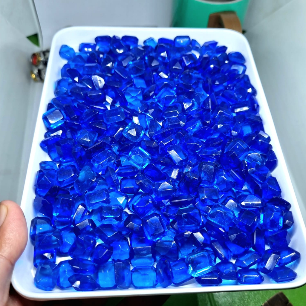 Royal blue safir kotak sintetic / batu akik permata royal blue safir sintetic/ tidak asli