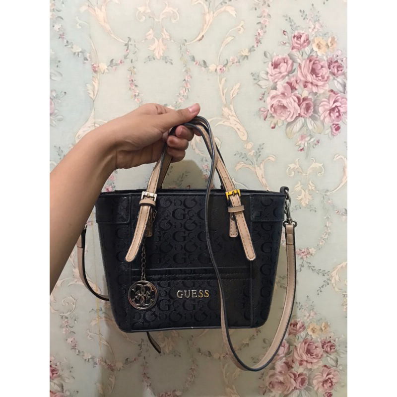 PRELOVED TAS GUESS ORIGINAL