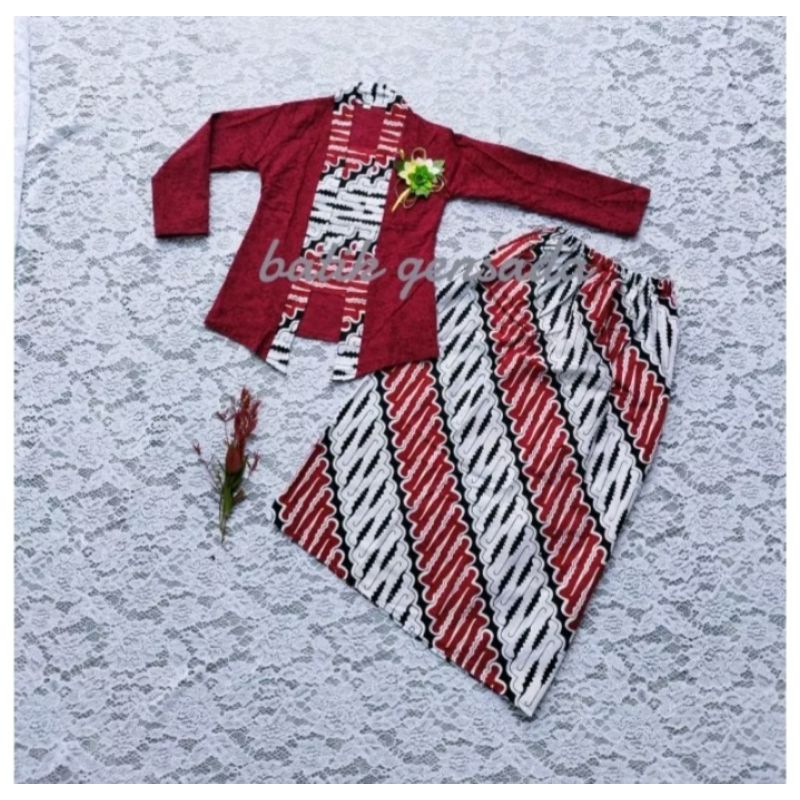 SETELAN KEBAYA ANAK MERAH PUTIH/LENGAN PANJANG