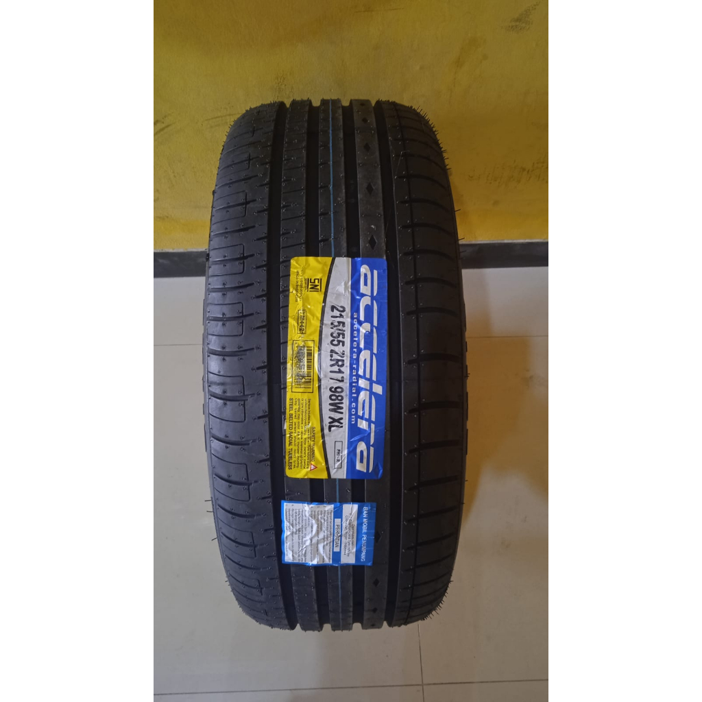 Ban Accelera PHI 215/55 R17