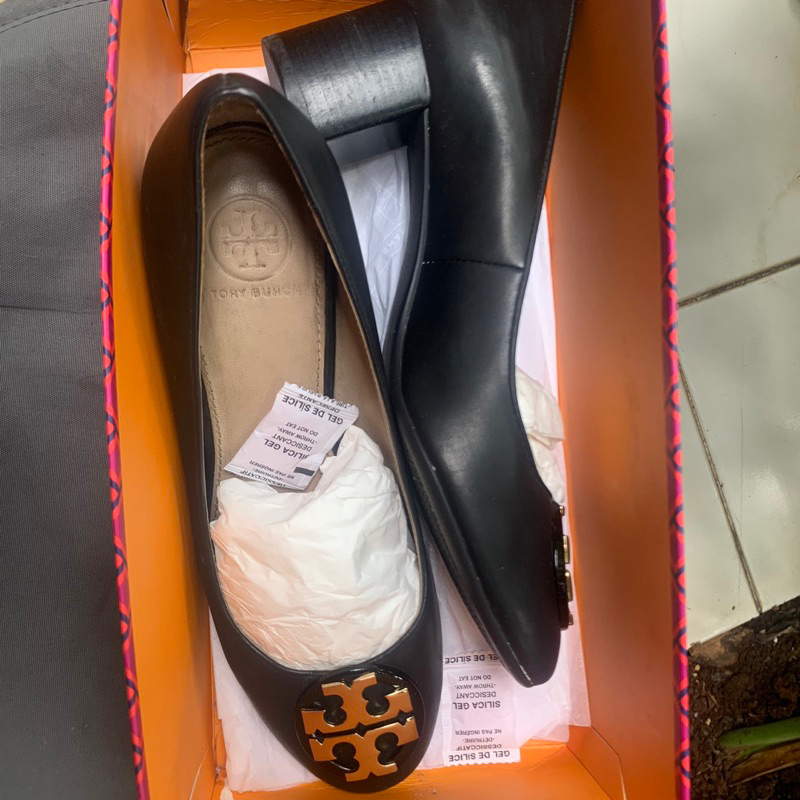 Preloved sepatu hitam wanita Merk Tory Burch