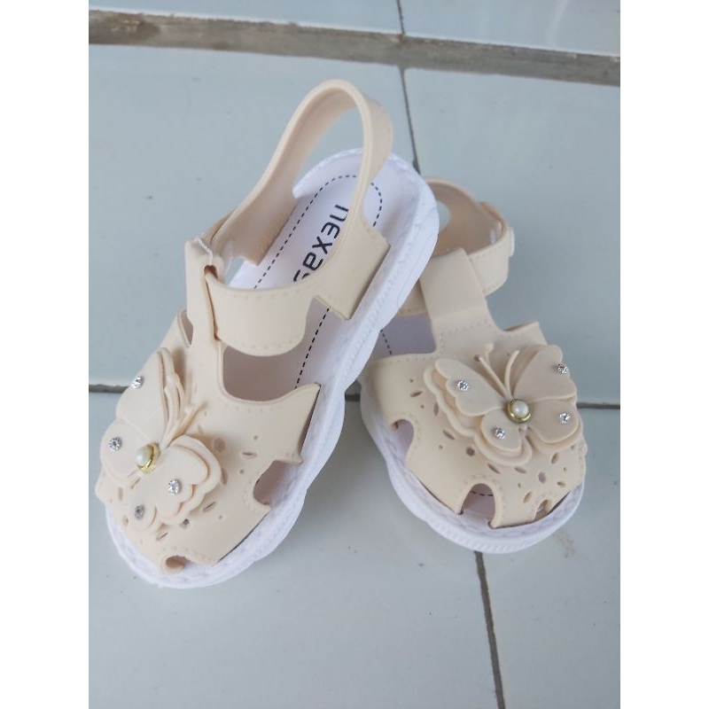sandal slop nexas kupu