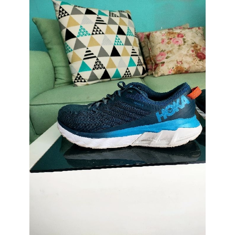 hoka arahi 4