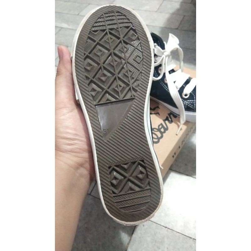 preloved sepatu sekolah