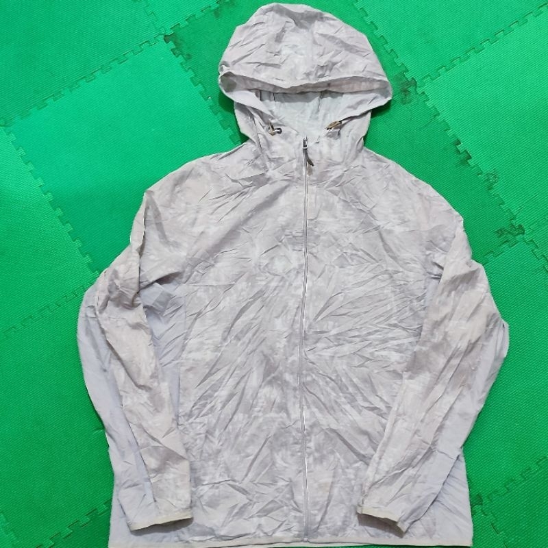 Jacket parasut UNIQLO Meguru Yamaguchi
