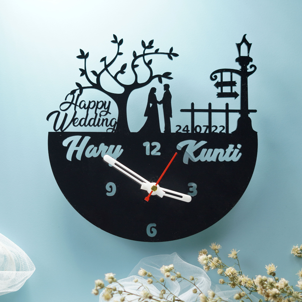 Kado / Souvenir  Jam Pernikahan  Siluet Jam Wedding Custom Diameter 20 CM  - Jam Akrilik