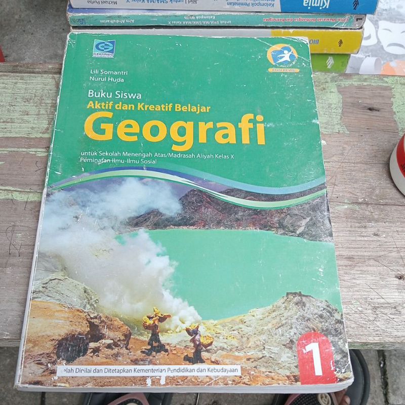 buku siswa geografi untuk SMA kelas 10 penerbit grafindo
