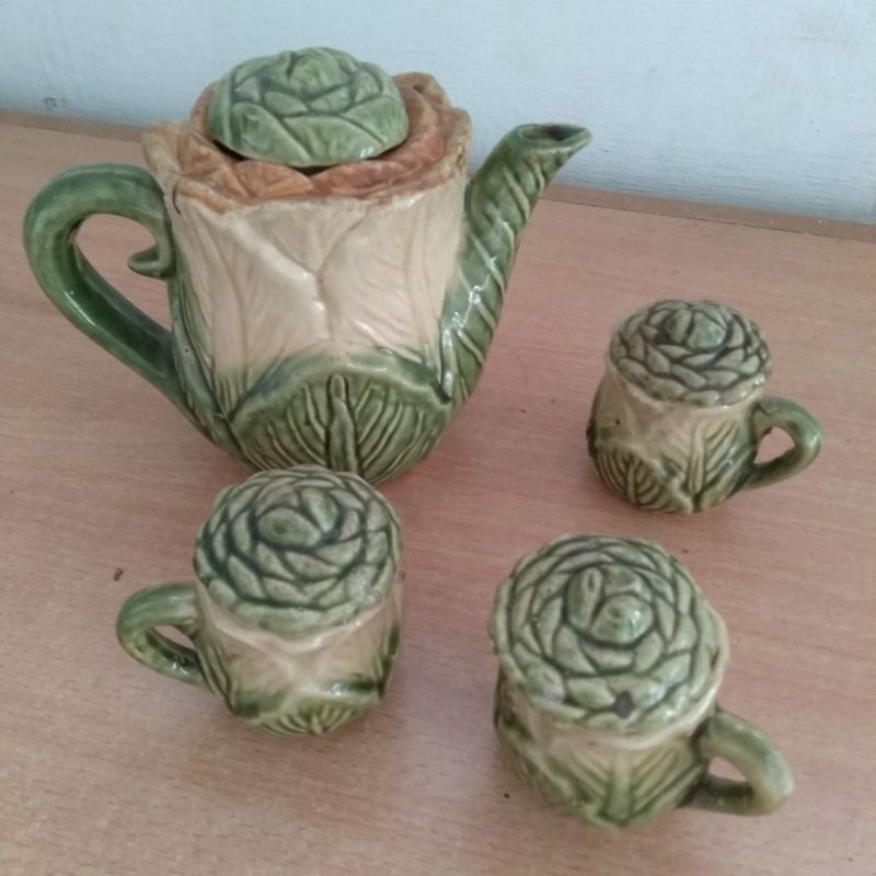 Set 1 Poci Teh Kopi 3 Gelas Kecil Motif Bunga Ukir Hijau Antik Tebal